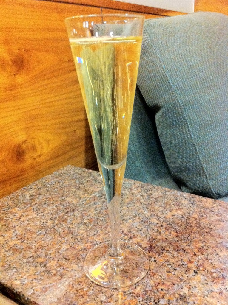 Star Alliance LHR Lounge Champers