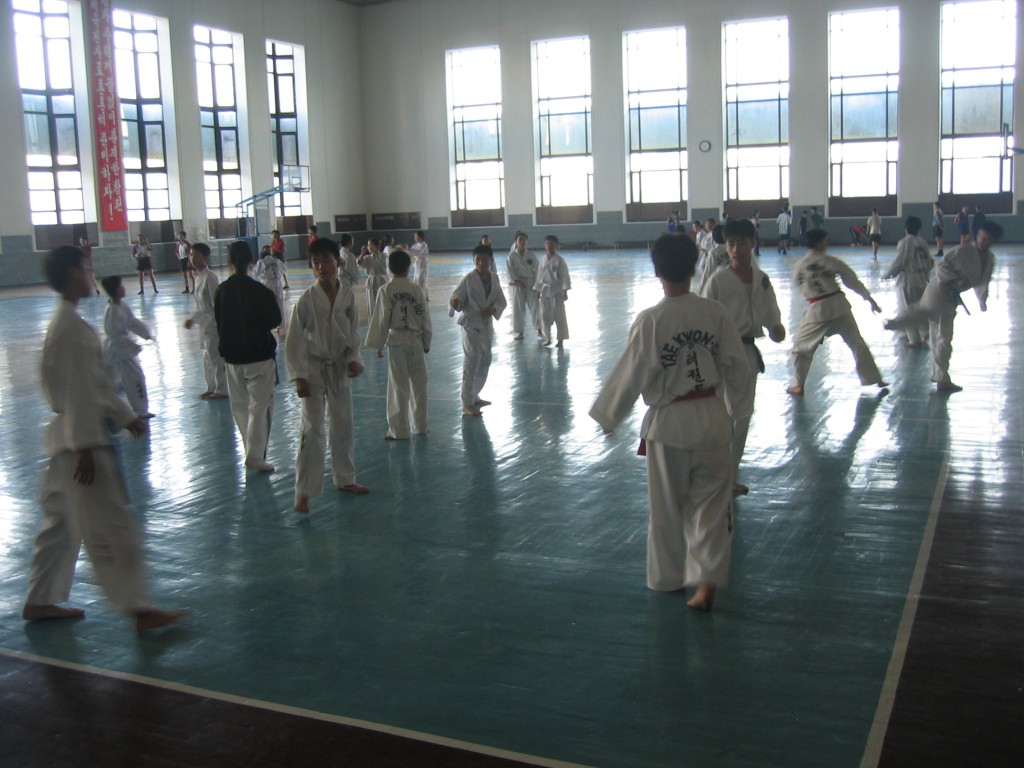 dprk-1587-B-childrens palace