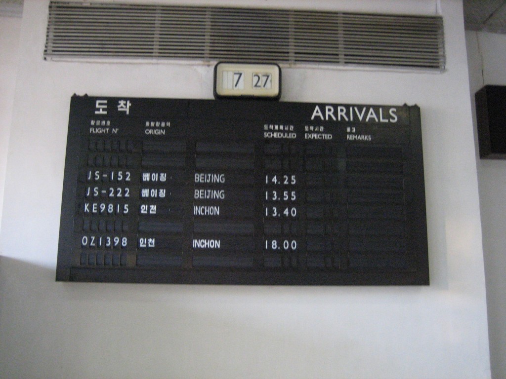 dprk-1972-arrivals sign